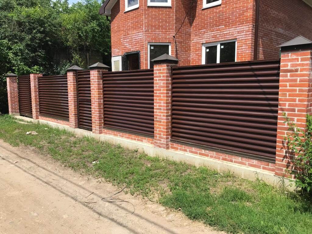 Забор из ламелей ЭКО-Z усиленных 25м RAL8017/8017 Шоколад двусторонний в Кургане