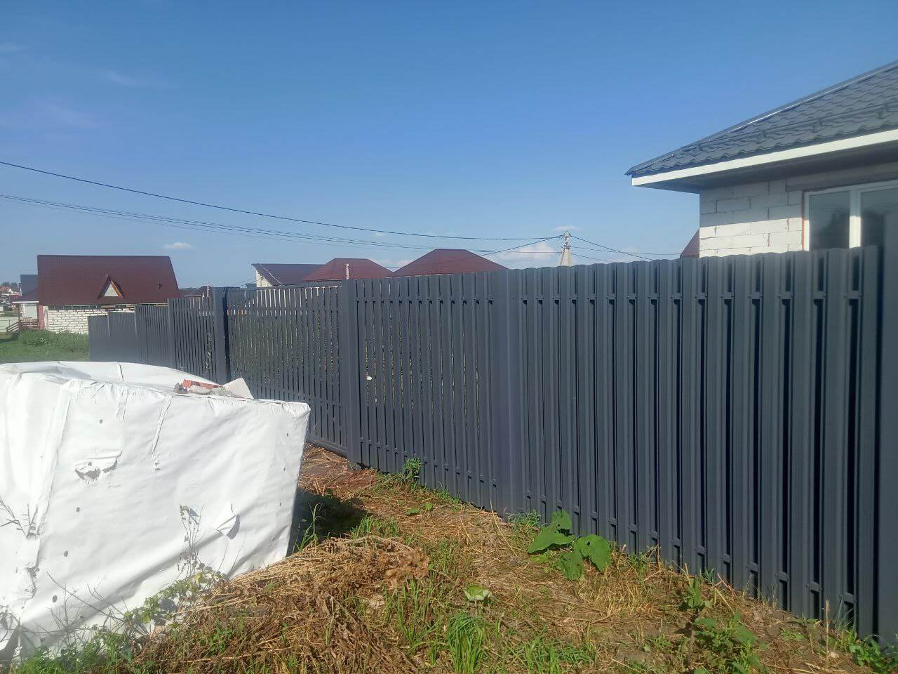 Забор из евроштакетника 21м RAL7024/7024 Серый Графит двусторонний фото 3 в Кургане