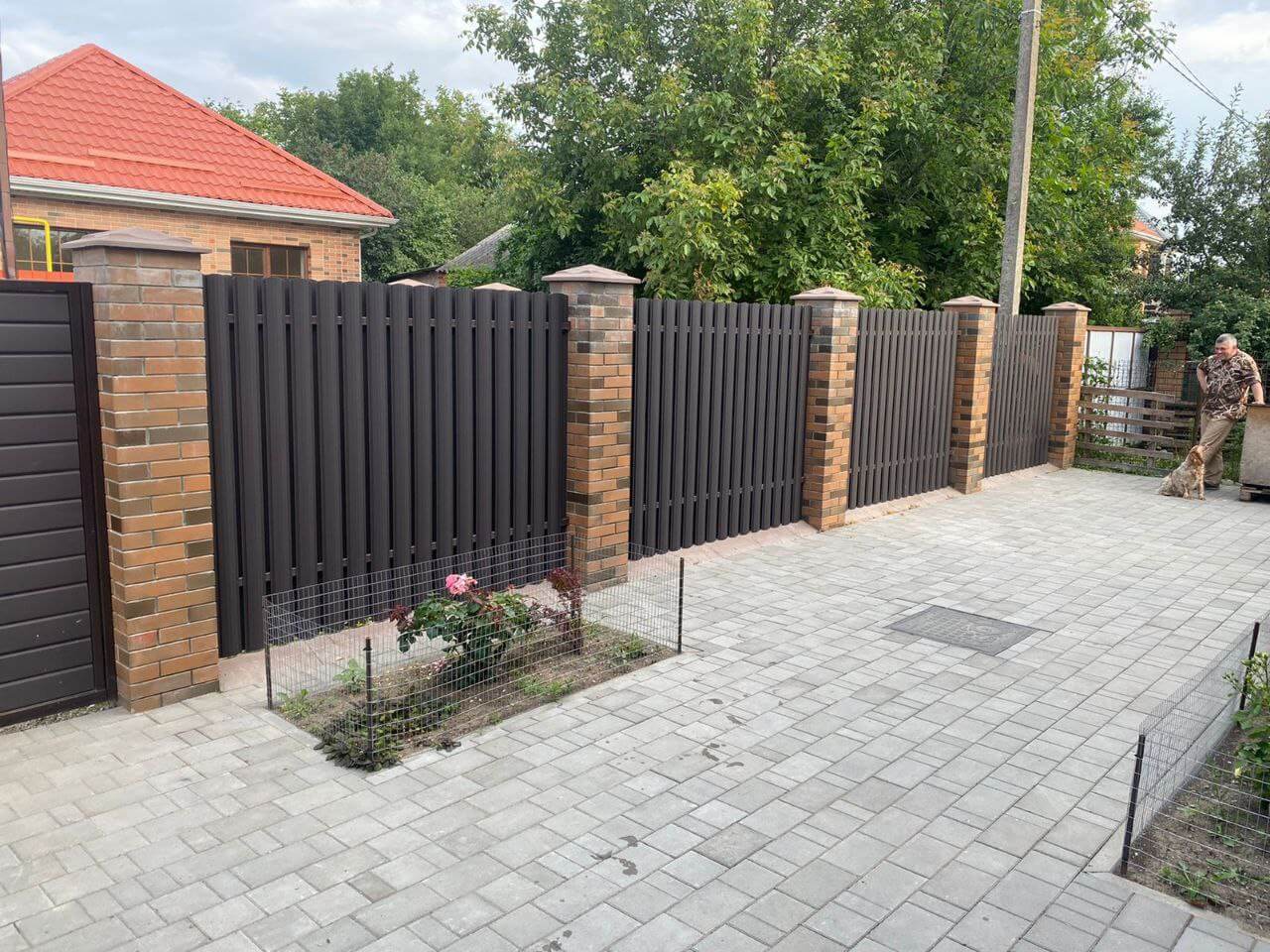 Забор из штакетника полукруглого 22м RAL8019 Темный Шоколад МАТТЕ фото 3 в Кургане