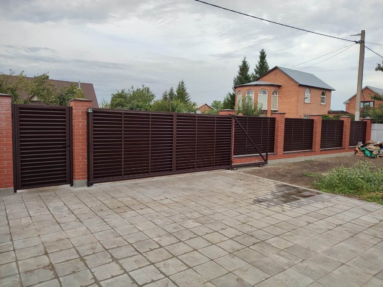 Забор из ламелей Еврожалюзи 28м RAL8017/8017 Шоколад двусторонний фото 3 в Кургане