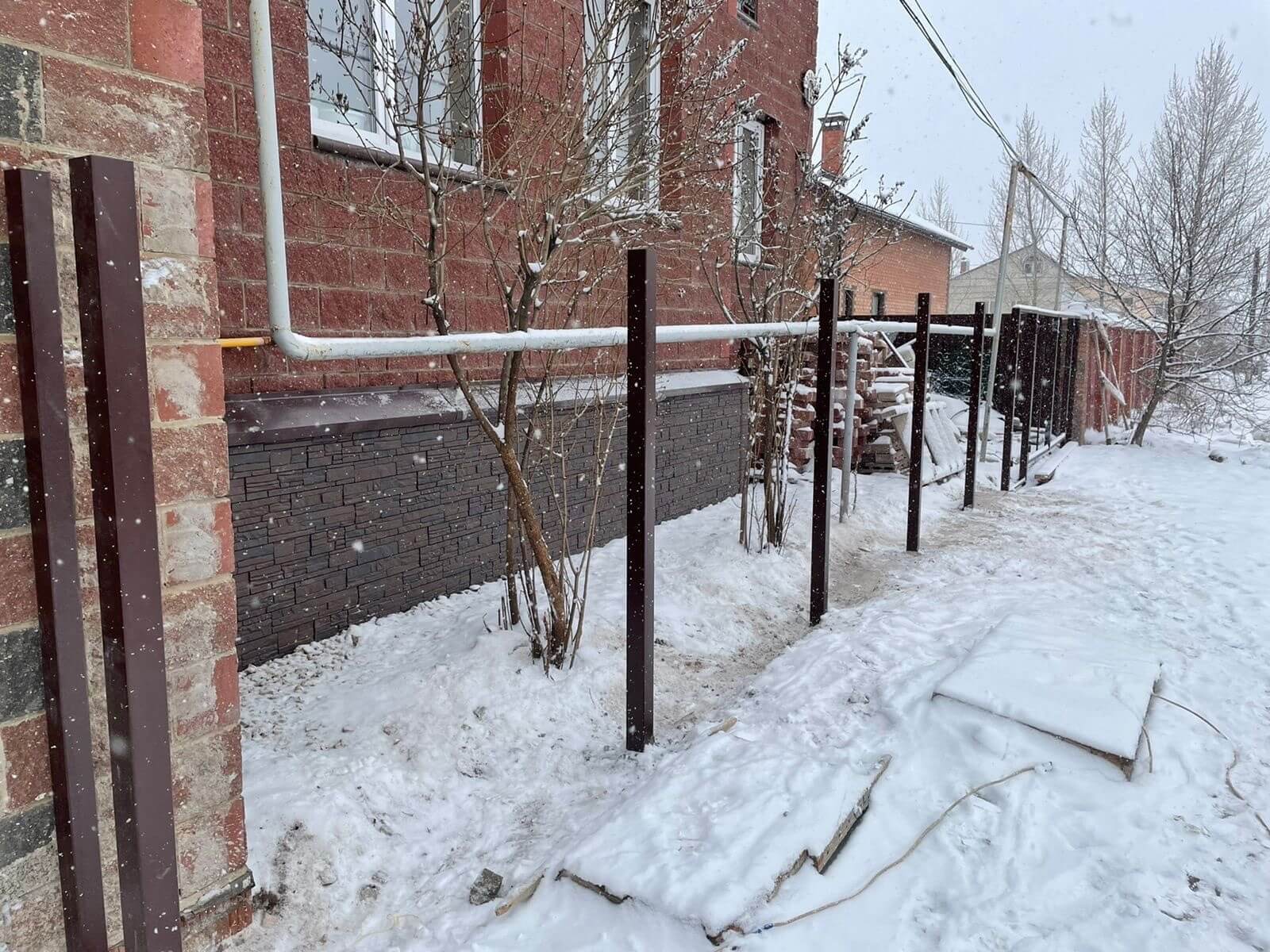 Забор из ламелей еврожалюзи 38м RAL8017/8017 Шоколад двусторонний фото 2 в Кургане
