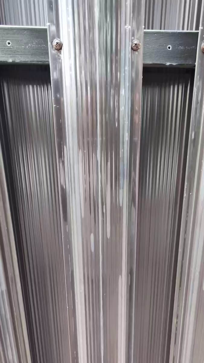 Забор из евроштакетника 22м RAL8019/8019 Темный Шоколад двусторонний фото 3 в Кургане