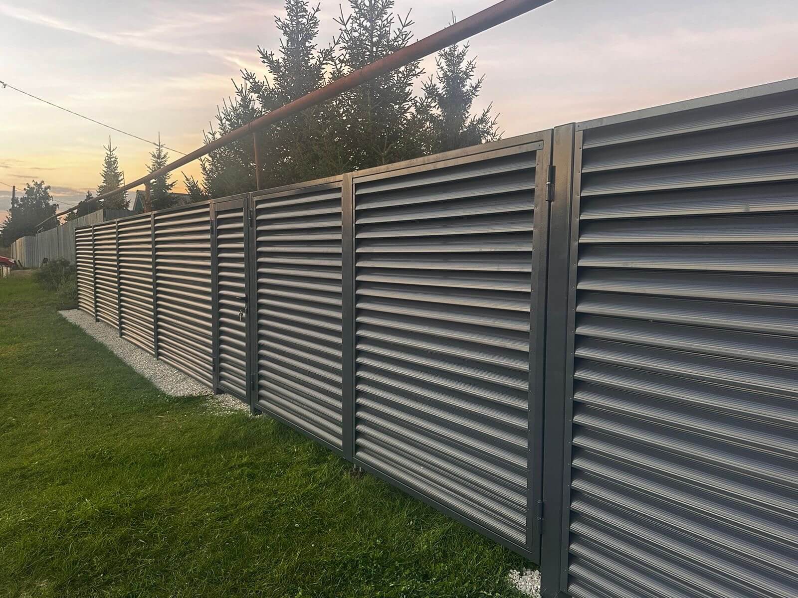 Забор из ламелей Еврожалюзи 26м RAL7024/7024 Серый Графит двусторонний в Кургане