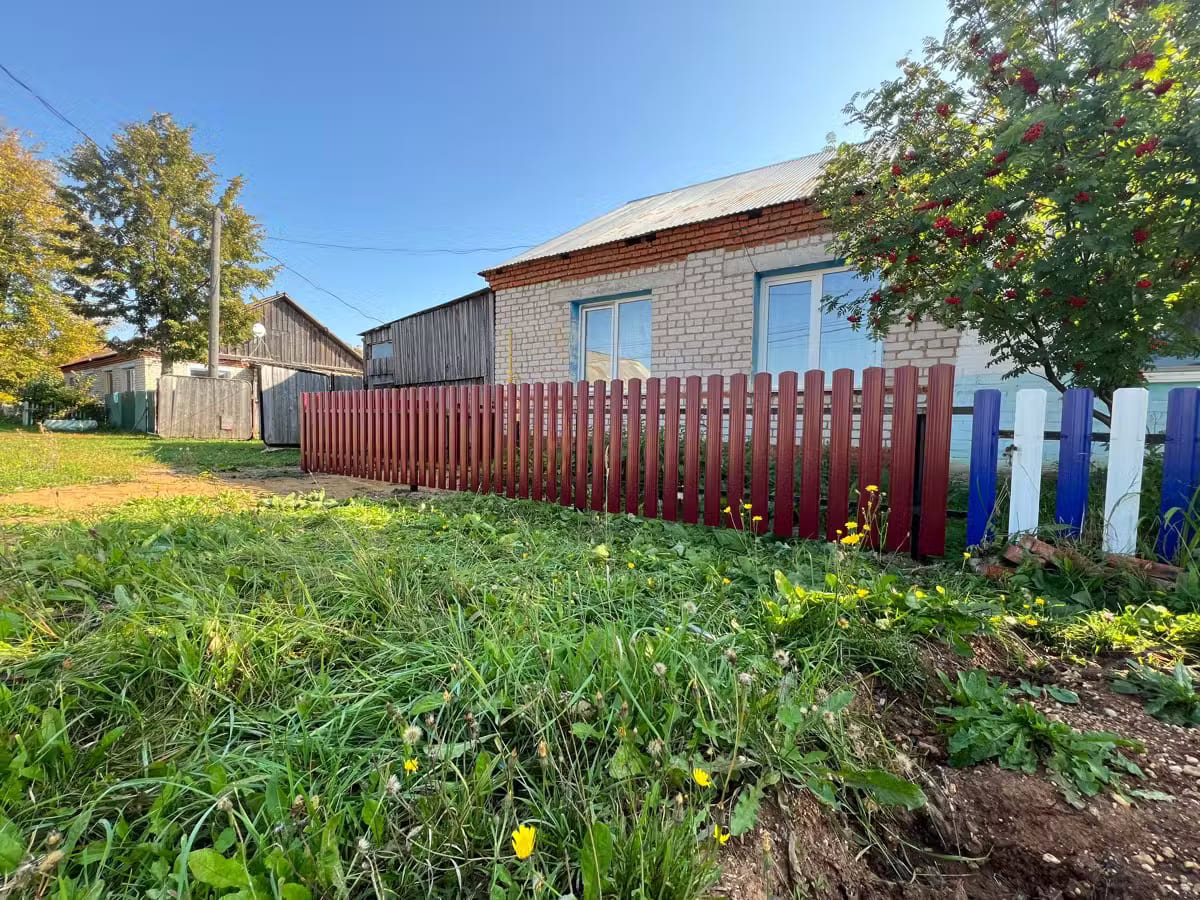 Забор из евроштакетника 9м RAL3005/3005 Красное Вино двусторонний фото 1 в Кургане