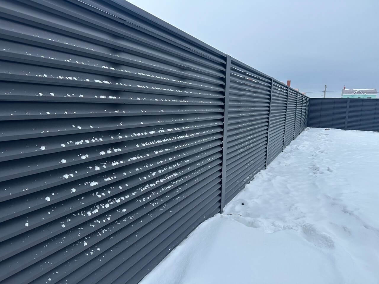 Забор-жалюзи из ламелей ЭКО-Z 130м RAL9005 Черный МАТТЕ в Кургане