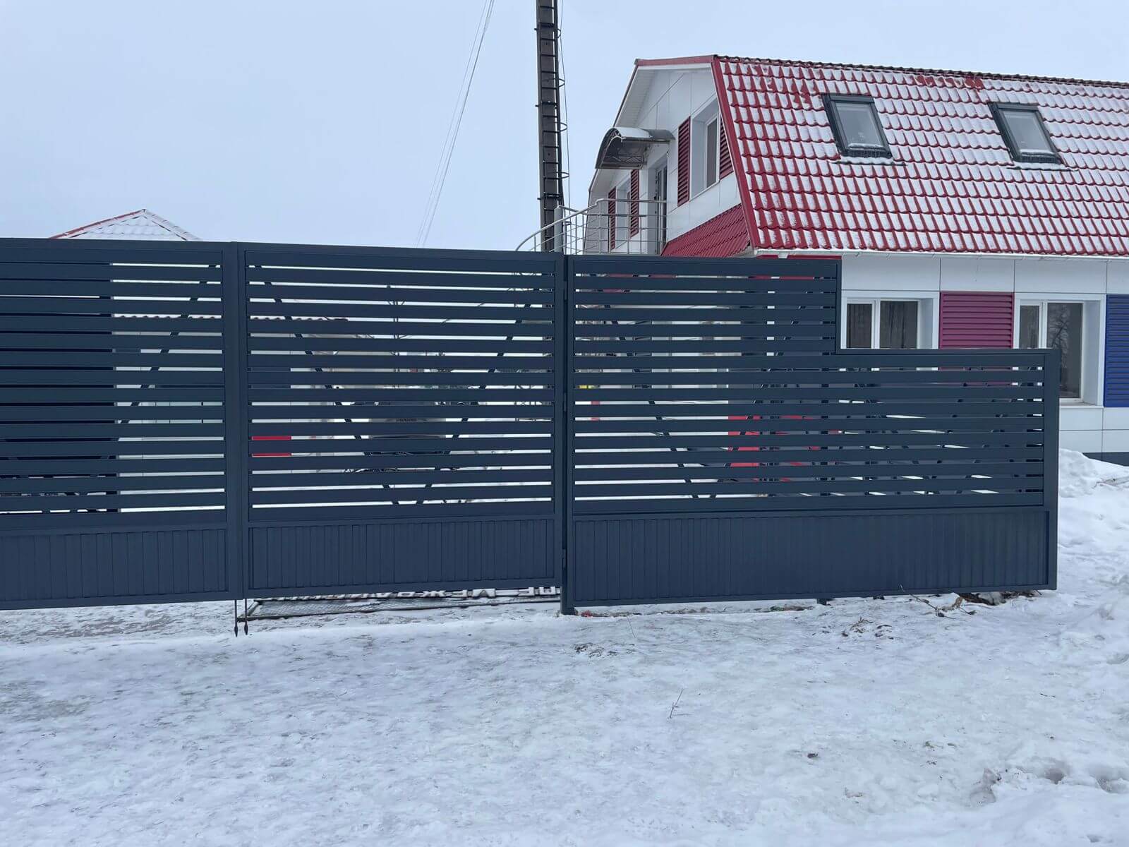 Забор-ранчо из металлического планкена 11м RAL7024 Серый Графит фото 1 в Кургане