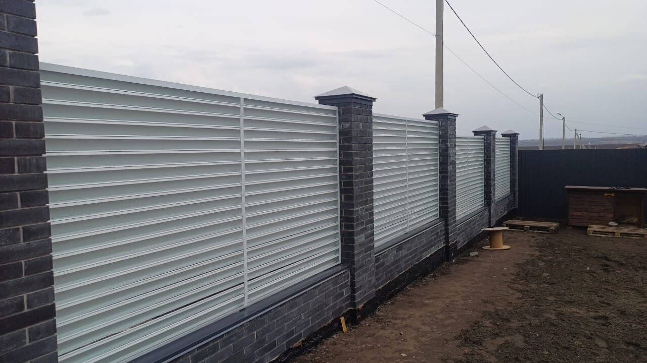 Забор-жалюзи из ламелей ЭКО-Z 94м RAL9003/9003 Белый двусторонний фото 1 в Кургане