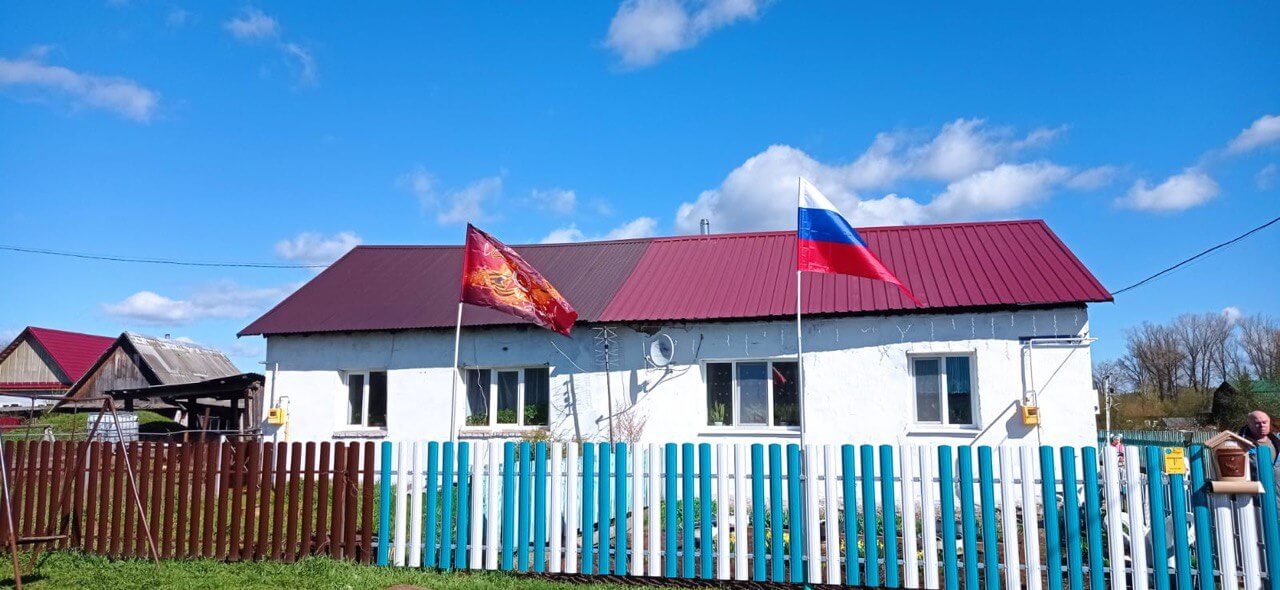 Забор из евроштакетника 16м RAL5021 Морская Волна, RAL9003 Белый в Кургане