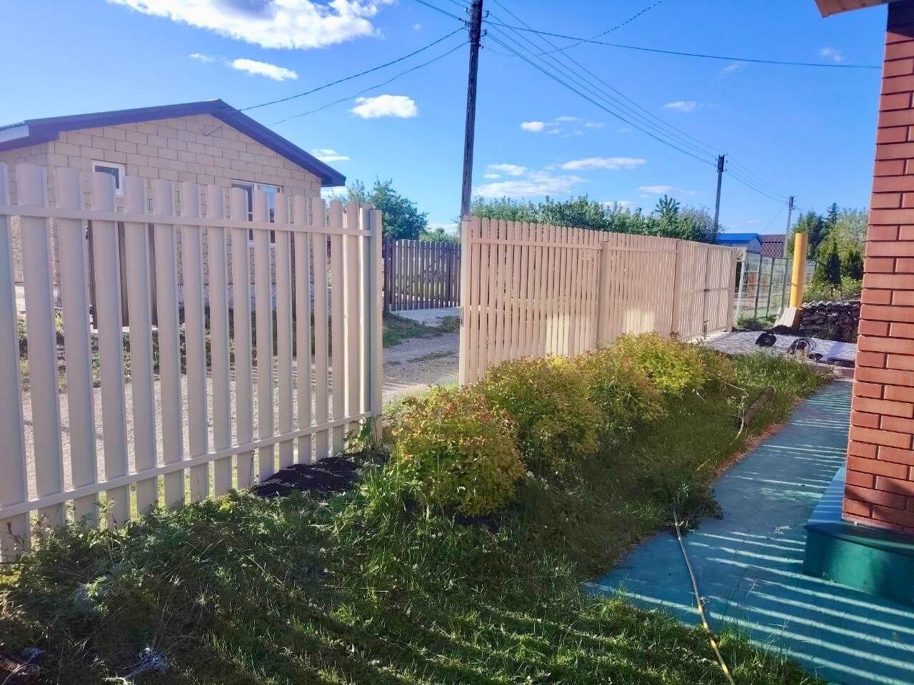 Забор из евроштакетника 16м RAL1015/1015 Слоновая Кость двусторонний фото 2 в Кургане