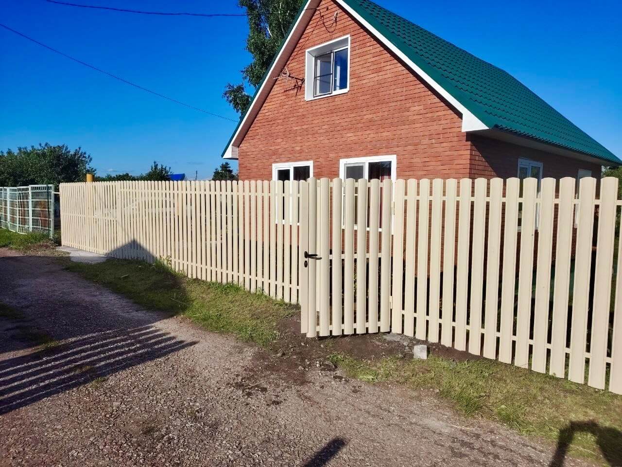 Забор из евроштакетника 16м RAL1015/1015 Слоновая Кость двусторонний фото 1 в Кургане