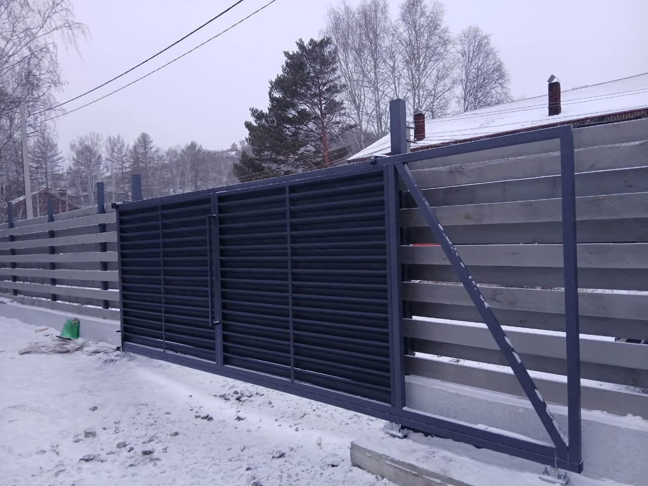 Входная группа из ламелей Хай-Тек RAL7024/7024 Серый Графит двусторонний МАТТЕ фото 4 в Кургане