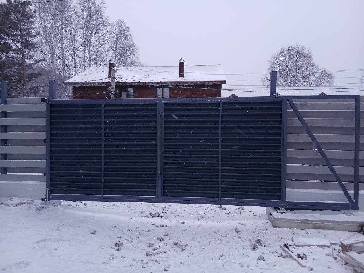 Входная группа из ламелей Хай-Тек RAL7024/7024 Серый Графит двусторонний МАТТЕ фото 17 в Кургане