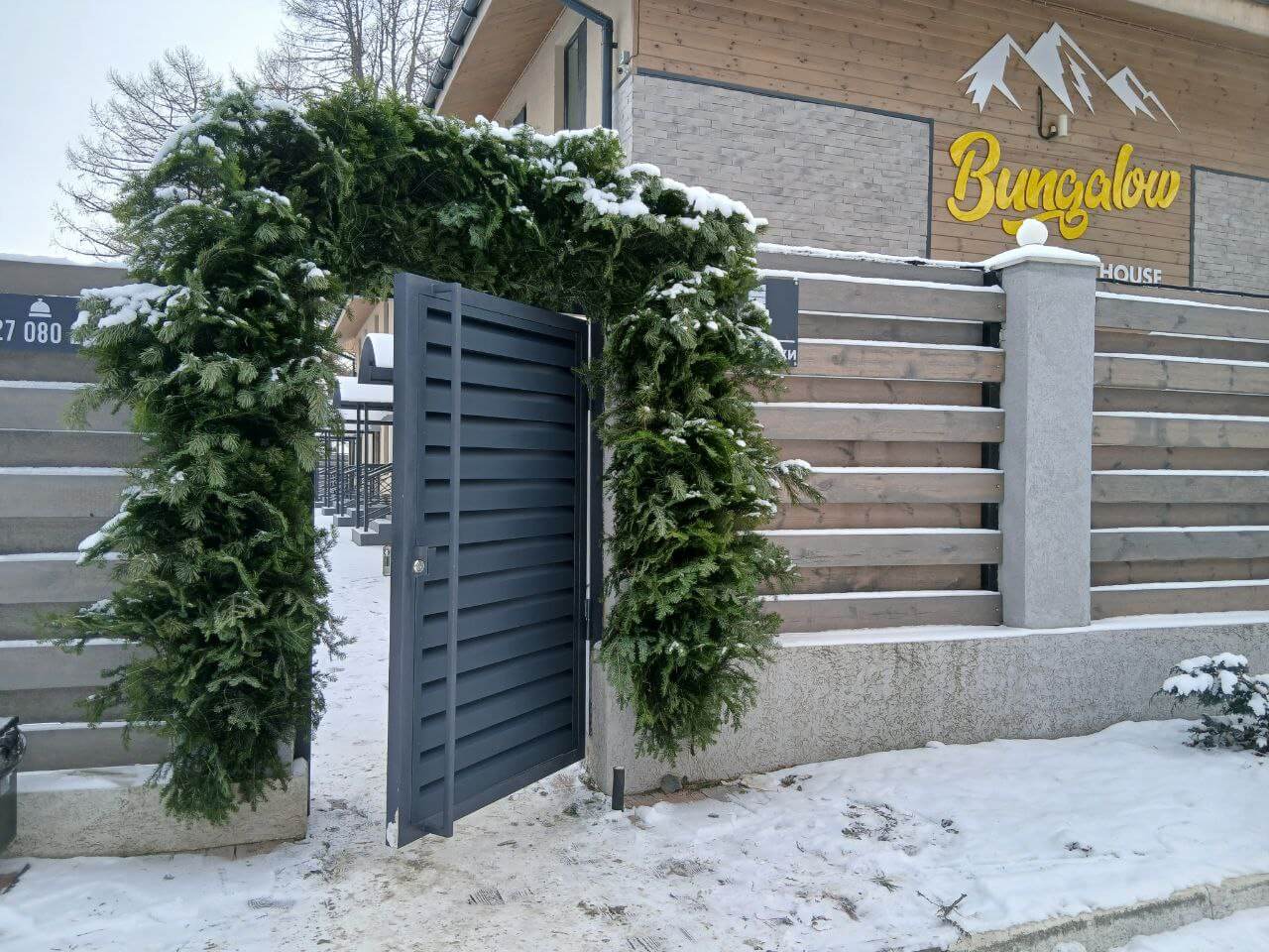 Входная группа из ламелей Хай-Тек RAL7024/7024 Серый Графит двусторонний МАТТЕ фото 15 в Кургане