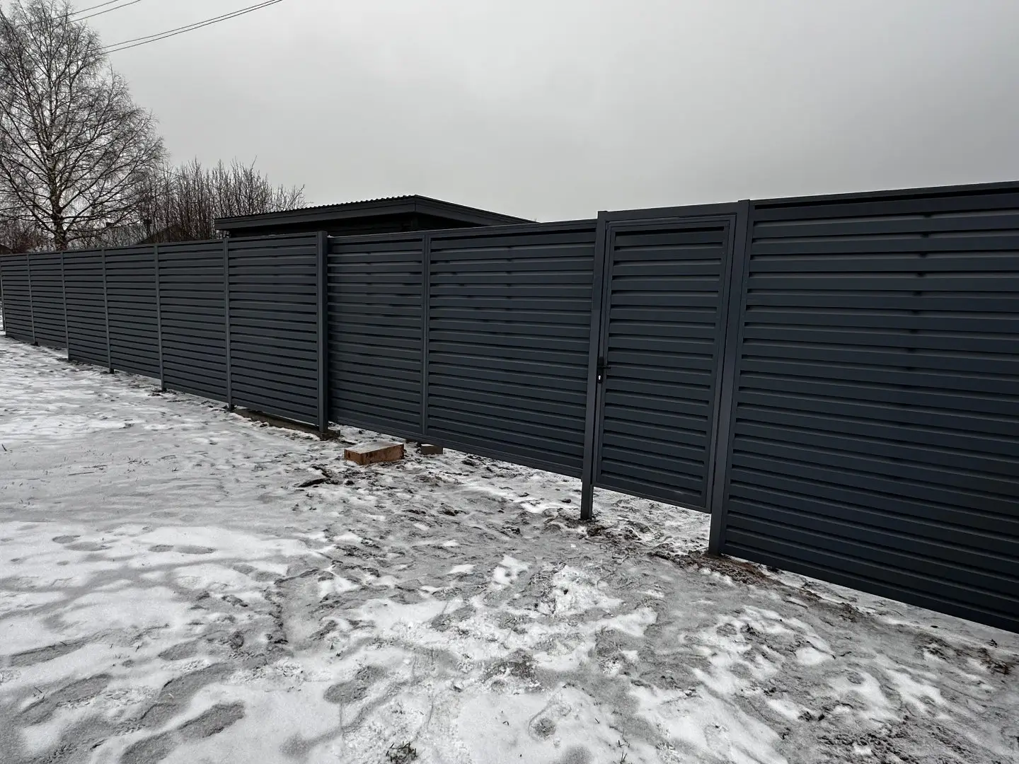 Забор-жалюзи из ламелей Хай-Тек 20м RAL7024/7024 Серый Графит двусторонний МАТТЕ фото 4 в Кургане